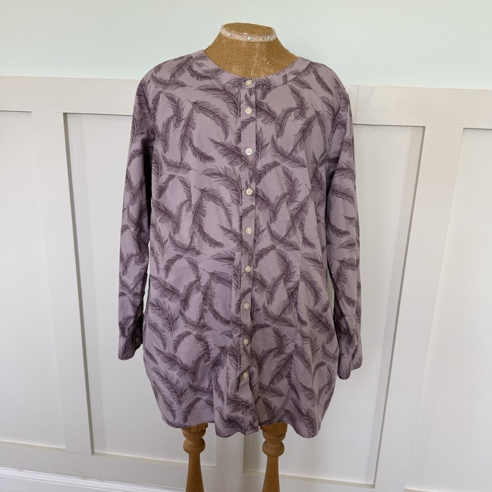 Duluth Trading Wrinklefighter Tunic Top 1x Purple Button Feather Print Pocket